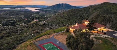 House (3 Bedrooms) | Sports court