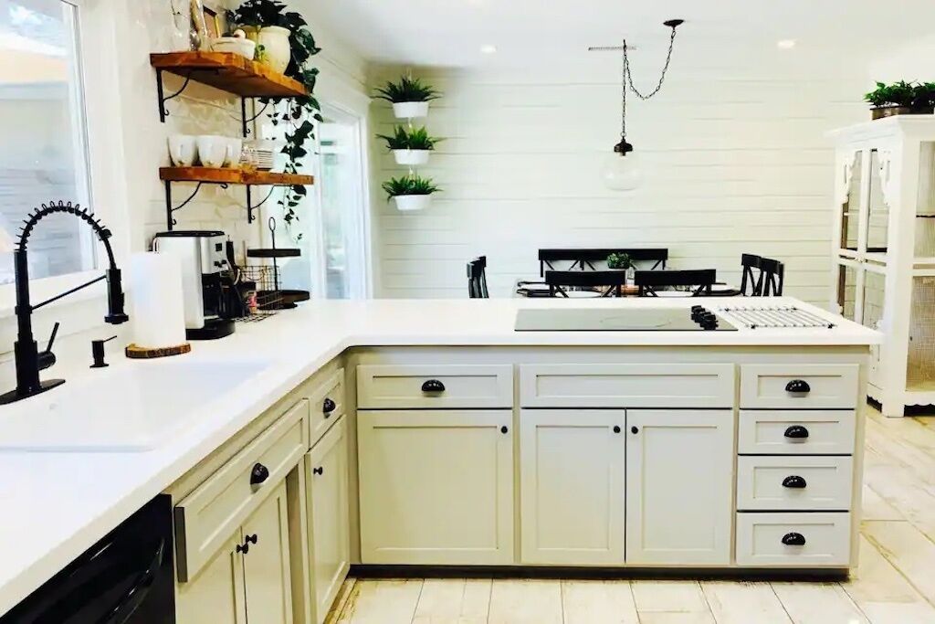 Family/ dog friendly house close to wedding venues/wineries/ downtown Fallbrook!