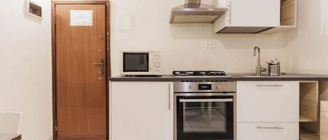 Réfrigérateur, micro-ondes, four