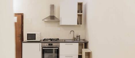 Kühlschrank, Mikrowelle, Ofen