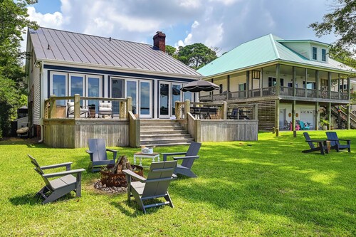 Pamlico River Vacation Rental w/ Deck & Fire Pit