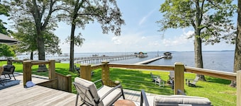 Pamlico River Vacation Rental w/ Deck & Fire Pit