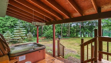 Bañera de hidromasaje al aire libre