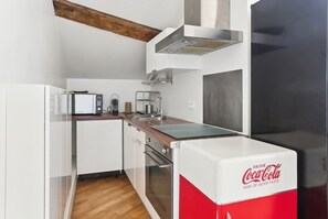 Coffee/tea maker, fridge, microwave, oven - L'Authentique - Paris (Paris)