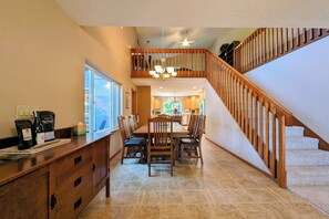 Dining - LARC Ranch ~ Serene Wine Country Escape! (Amity)