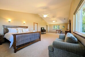 4 habitaciones, escritorio y tabla de planchar con plancha 