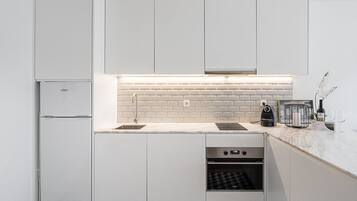 Fridge, microwave, oven, coffee/tea maker