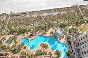 حمّام سباحة خارجي، حمّام سباحة مُدفَّأ