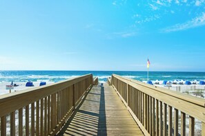 Accommodatie ligt op het strand, strandlakens