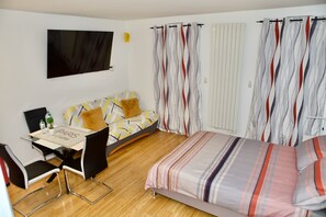 1 bedroom, iron/ironing board, WiFi, bed sheets - Studio Jasmin (Paris)