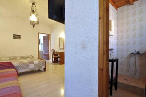 3 slaapkamers, een strijkplank/strijkijzer, wifi, beddengoed