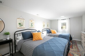4 bedrooms, desk, iron/ironing board, WiFi