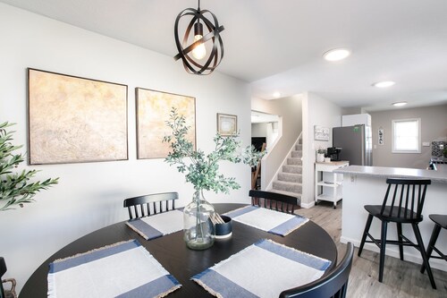 Cozy 4BR 3BA Home 1.2 Mi Walk to ND