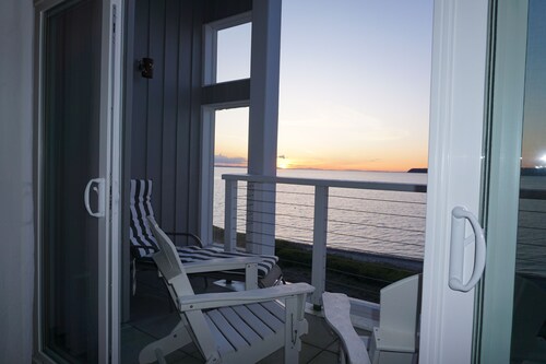 Condo by the sea in Semiahmoo with amazing views