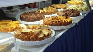 A buffet table with various types of cakes and desserts. - No property  (Centro Caraguatatuba)