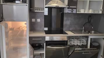 Micro-ondes, four, plaque de cuisson