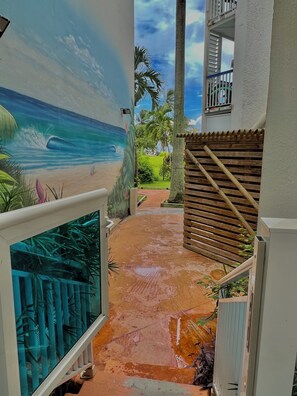 المنطقة المحيطة بالمنشأة