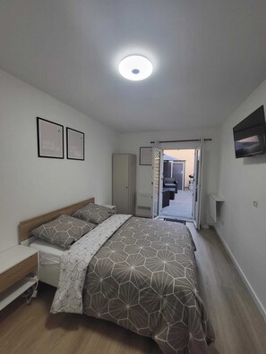 Desk, soundproofing, iron/ironing board, WiFi - Studio Proche Gare Vernon Giverny (Vernon)