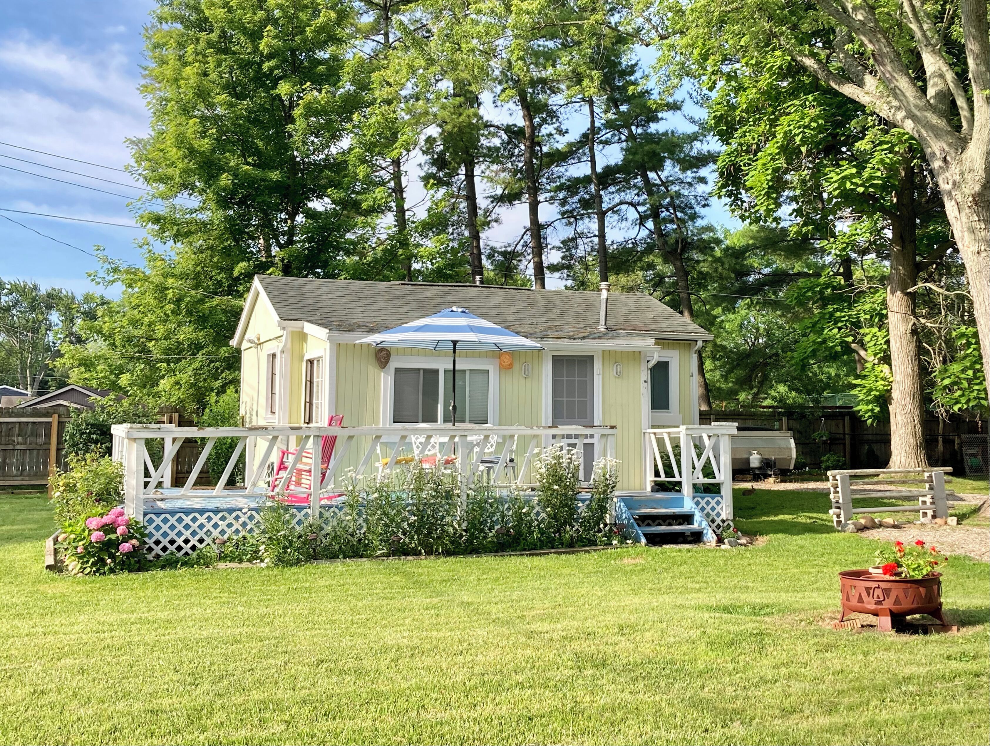 Charming Pet-Friendly Cottage on Lake Huron