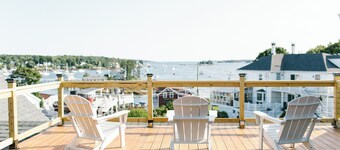 Greenleaf Inn 3 - Gorgeously Renovated King Suite, Large Bath, Balcony, Harbor Views!