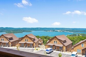 Exterior - Cmty Outdoor Pool w Lazy Rive & Treehouse Play Area- Pvt Hot Tub- Lake Views-Free Tix-Arcade (Kimberling City)