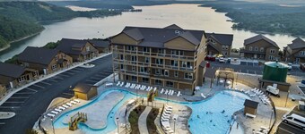 Lake Views, Private Hot Tub, Community Outdoor Pool, Arcade & Free Tickets