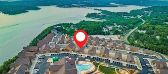 Cmty Outdoor Pool w Lazy Rive & Treehouse Play Area- Pvt Hot Tub- Lake Views-Free Tix-Arcade