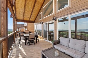 Outdoor dining - Cmty Outdoor Pool w Lazy Rive & Treehouse Play Area- Pvt Hot Tub- Lake Views-Free Tix-Arcade (Kimberling City)