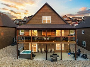 Terrace/patio - Near Indoor & Outdoor Private Pool: Hot Tub, Game Room & Free SDC Tickets (Kimberling City)