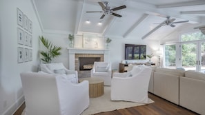 Smart TV, fireplace