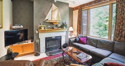One-bedroom condo with pool, hot tub, weekend winter shuttle, and EV charger