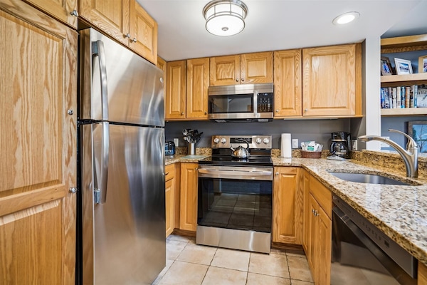 Refrigerador, microondas, horno y parrilla de estufa