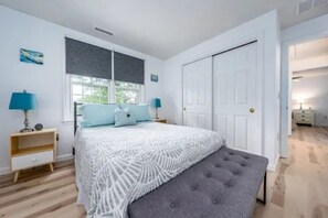 3 chambres, fer et planche à repasser, lit de bébé portatif