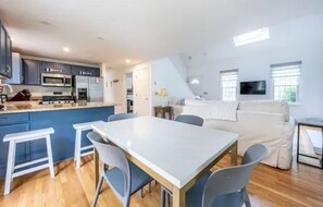 Dining - Beautiful, classic cape cod home in Yarmouthport. 5 Minutes to beach (Yarmouth Port)