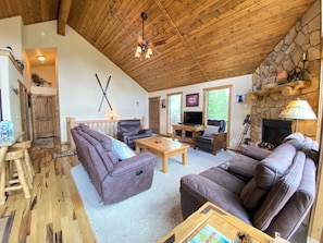 Smart TV, fireplace, books - New! Pet Friendly/Family Friendly Retreat with Epic Mountain Views - Horizon Ridge (Fairplay)