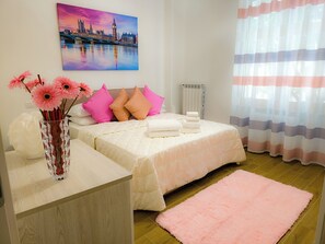 1 habitación, tabla de planchar con plancha, wifi y ropa de cama 
