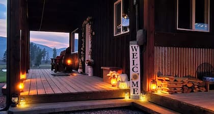 Bison Range 15 minutes away! Cozy Cabin w/Beautiful Creek & Mtn Views!