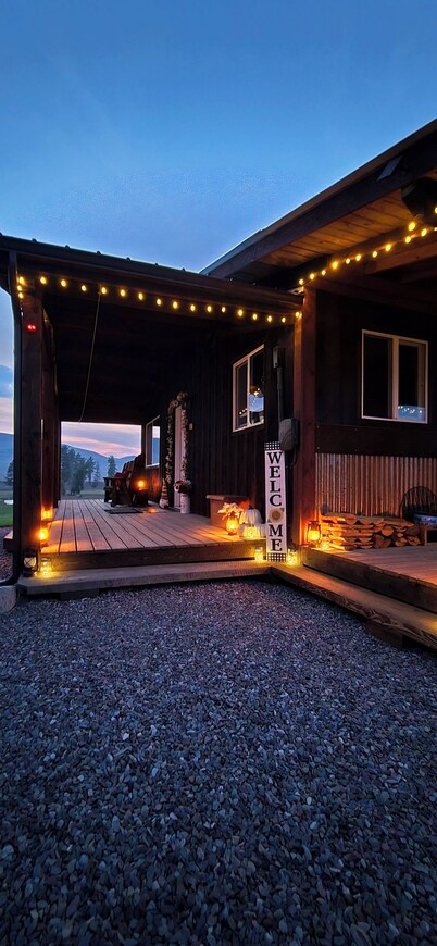 Bison Range 15 minutes away! Cozy Cabin w/Beautiful Creek & Mtn Views! 