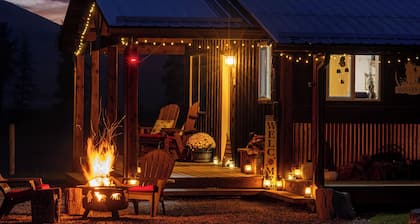 Bison Range 15 minutes away! Cozy Cabin w/Beautiful Creek & Mtn Views!