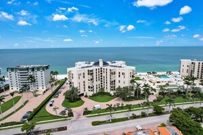 Exterior - Beachfront delight in the Moorings! (Naples)