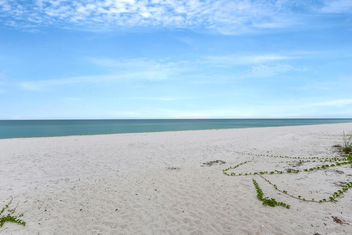 Photo 28 of Beachfront delight in the Moorings!