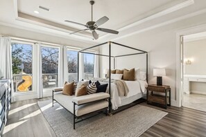 5 bedrooms, desk, iron/ironing board, travel cot - Luxe Estate near DFW | Chef’s Kitchen • Fireplace (Flower Mound)