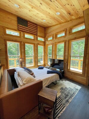 WiFi, bed sheets - Luxury Couples Cabin in the Heart of RRG! (Campton)