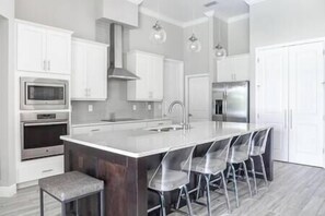 Refrigerador, microondas, parrilla de estufa y lavavajillas 