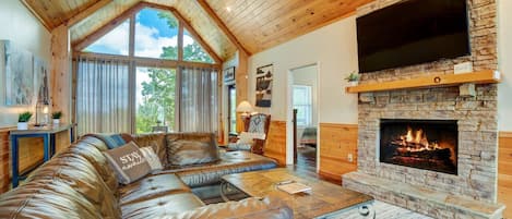 Smart TV, fireplace, table football, ping pong