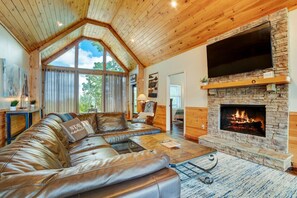 智能电视、壁炉、桌上足球、乒乓球