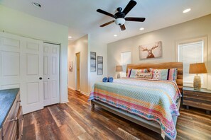 5 bedrooms, iron/ironing board, free WiFi, bed sheets