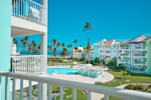 Property grounds - Playa Turquesa D-301 Premier Beachfront Ocean View 100mbps Wifi (Punta Cana)