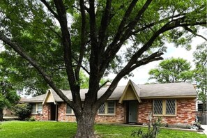 Exterior - Home in Fort Worth Close to Stockyards  (Fort Worth)