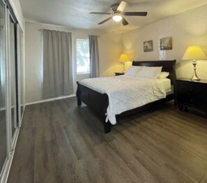 2 bedrooms, iron/ironing board, WiFi - Home in Fort Worth Close to Stockyards  (Fort Worth)